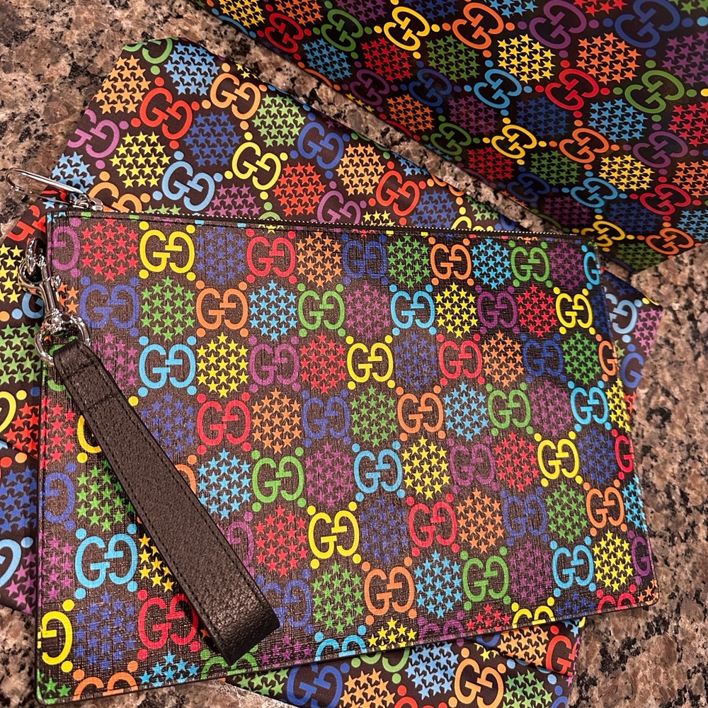 New gucci pouch